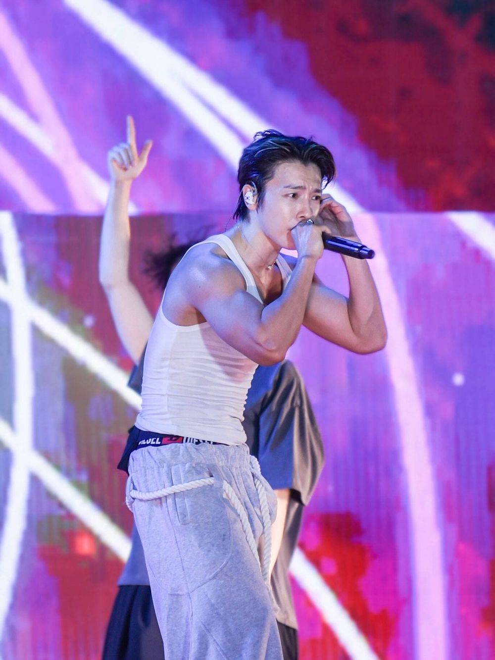 全網公認6位「健身魔人」KPOP男偶像！珉奎、柾國廣告大秀完美線條，彰彬肌肉線條引熱議！-4