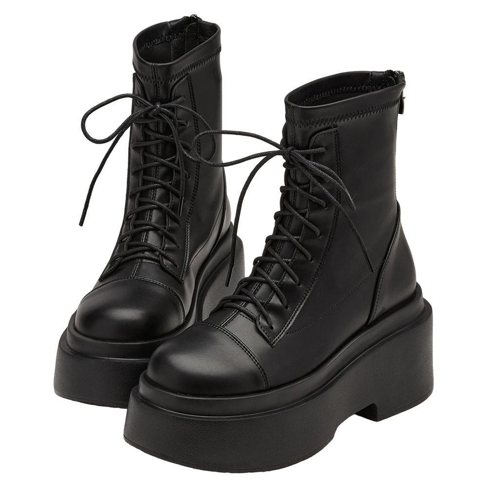 韓國女生都這樣穿！2025秋冬靴子穿搭重點公開！寬靴強勢回歸、皺摺細節是今年關鍵字！-15