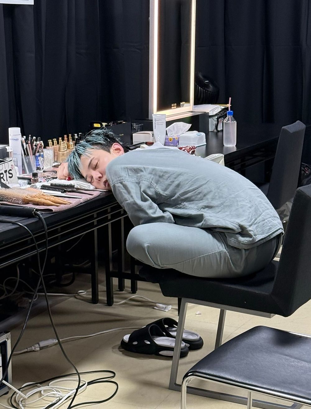 GD同款底妝找到了！化妝桌必擺雅詩蘭黛「粉持久、粉保濕」，加碼權志龍愛用居家擴香、洗髮精通通千元內入手！-11