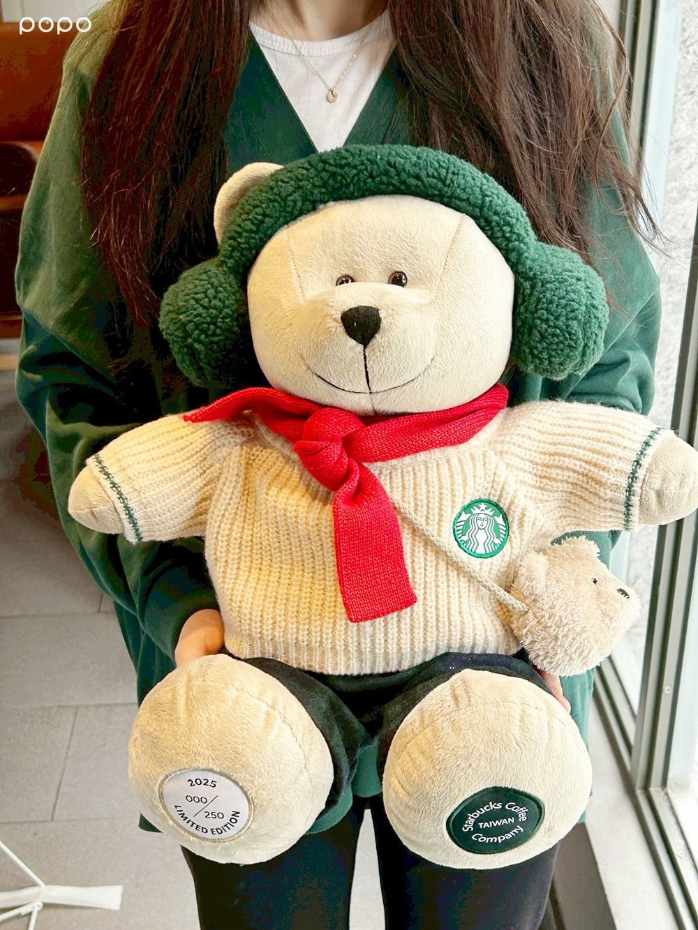 星巴克2025聖誕限定必買10大周邊推薦！萌翻「薑餅人小熊玩偶、蝴蝶結馬克杯」全都太想買！-11