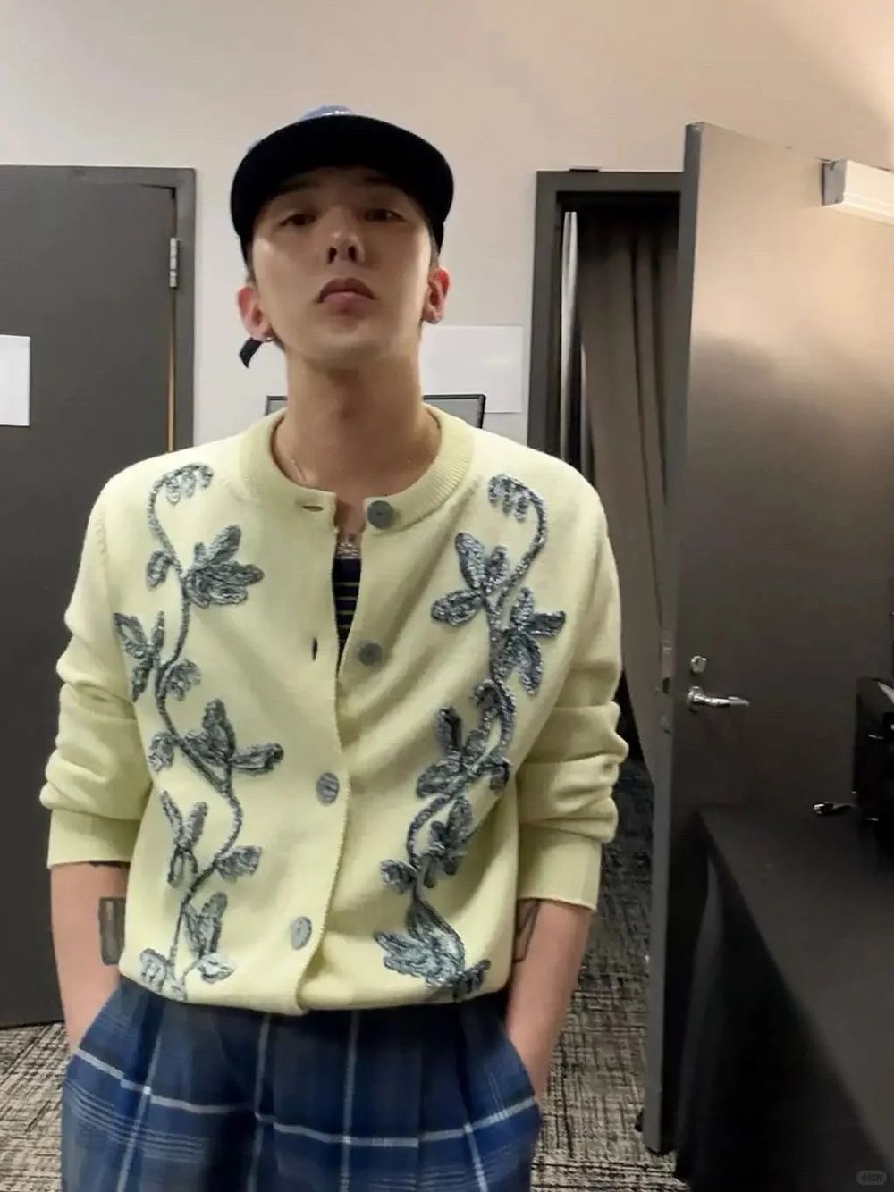 GD大巨蛋安可演唱會來了！5招高段位「龍式毛衣穿搭」快學起來！FAM們就穿這樣去見龍哥啦！-11