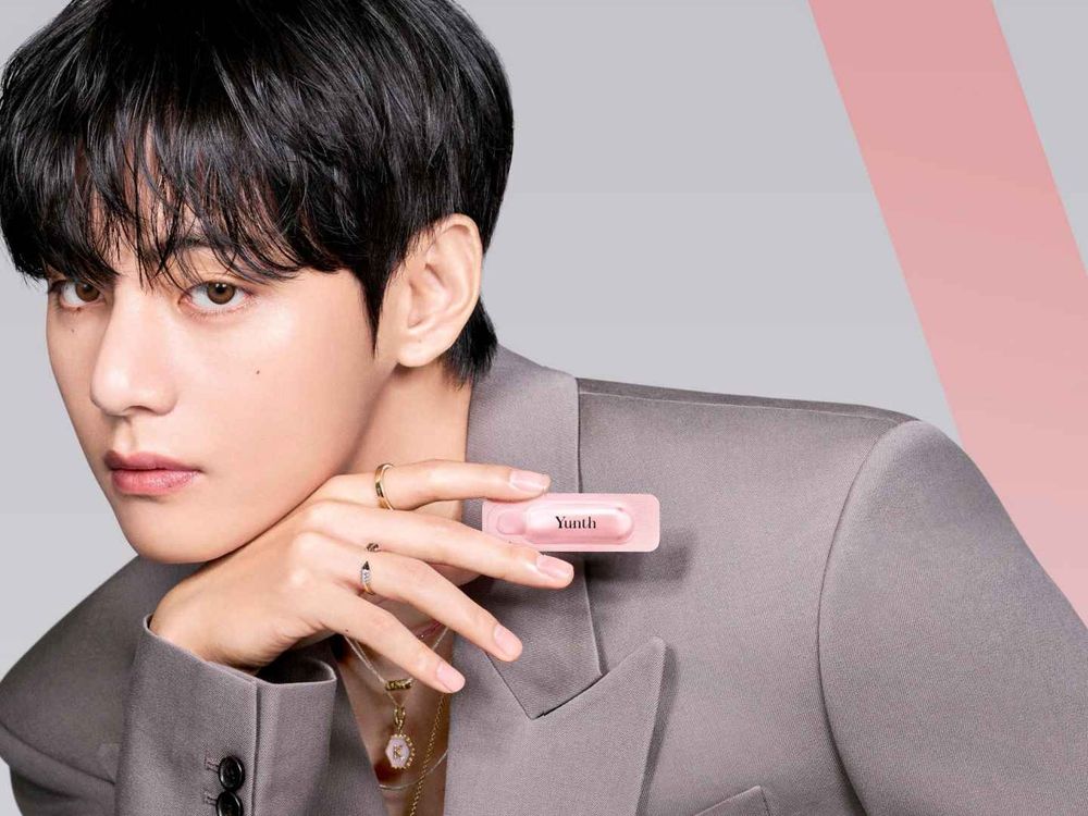 最會保養男神BTS金泰亨代言話題爆紅！同天拿下日韓兩大美妝品牌YUNTH、TIRTIR，開啟「V式美學時代」！-2
