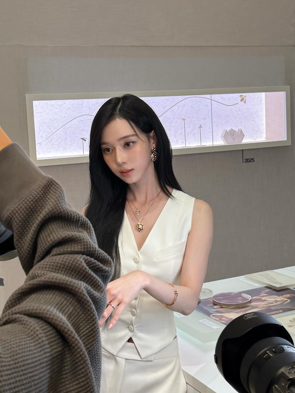 越淡越美！2025秋冬大勢「呼吸感裸妝」畫法，無粉底、腮紅液是重點，沒畫底妝卻比全妝更漂亮！-5