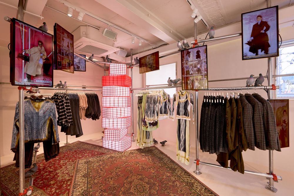 H&M首爾新店開幕！Mina、NMIXX Sullyoon、IVE秋天...美神降臨！一字排開超顧眼睛！-12