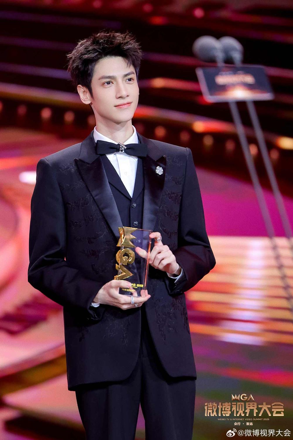 2025微博視界大會完整得獎名單出爐！白鹿＆王鶴棣合體，劉宇寧奪獎獻唱《折腰》《書卷一夢》OST！-13