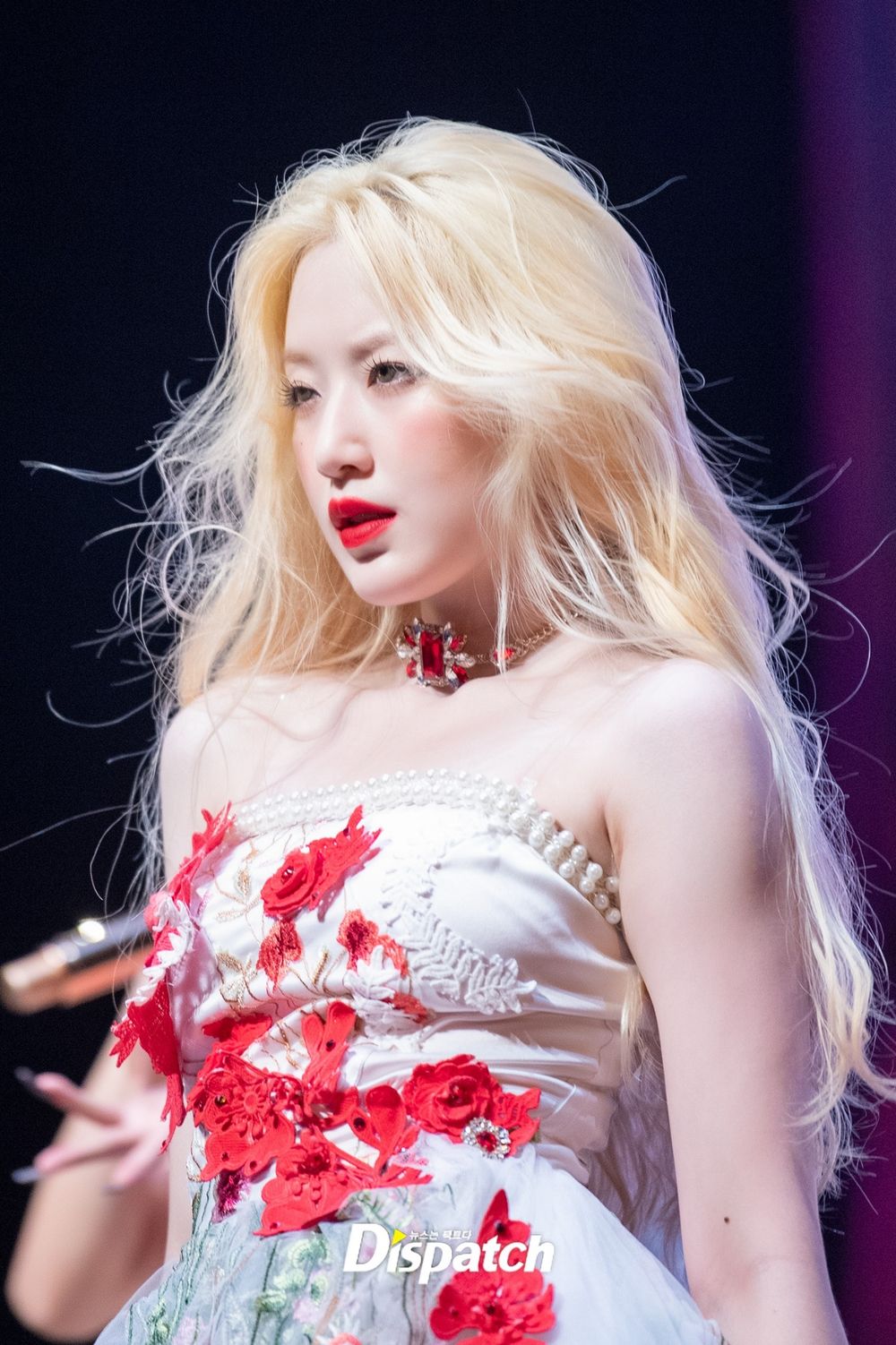 網評6位換髮色就上熱搜的KPOP女偶像！IU藍髮太仙、Karina、舒華金髮太像洋娃娃！-11