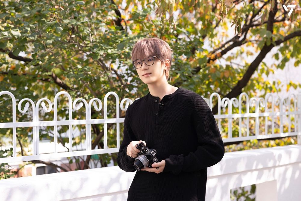 2025韓星同款相機推薦！SVT圓佑狂用Nikon Zf相機拍照，Stray Kids方燦、Felix最愛是「這台」！-8