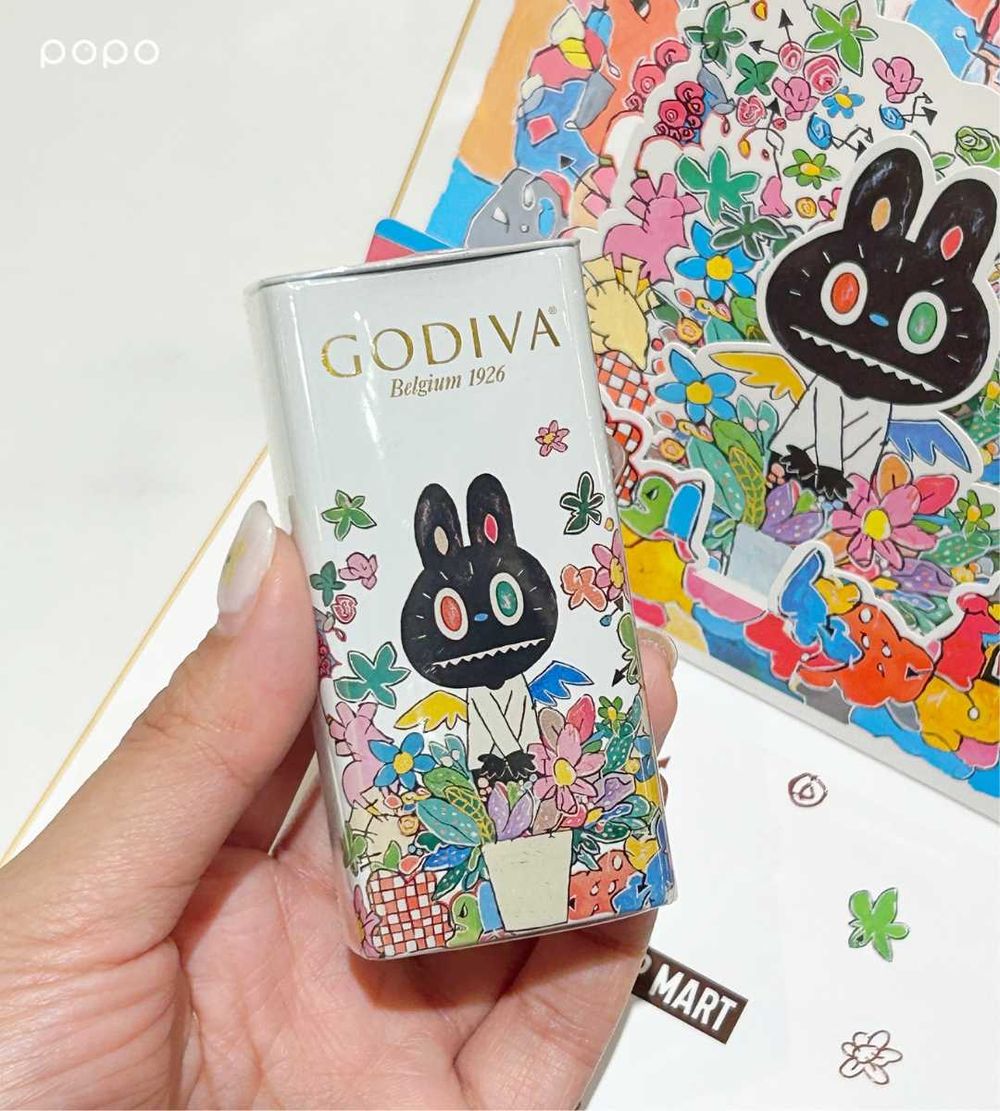 GODIVA又跟LABUBU聯名啦！超可愛造型巧克力、秋季限定「榛果巧克力霜淇淋」Q到捨不得吃！-8