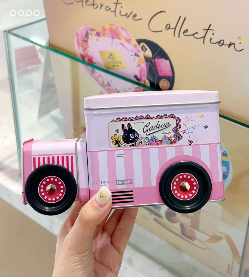 GODIVA又跟LABUBU聯名啦！超可愛造型巧克力、秋季限定「榛果巧克力霜淇淋」Q到捨不得吃！-4