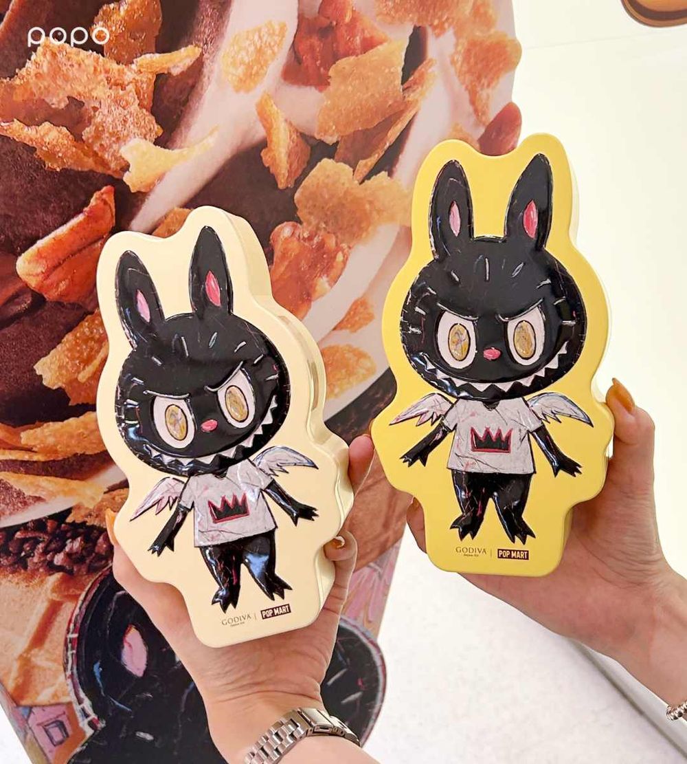 GODIVA又跟LABUBU聯名啦！超可愛造型巧克力、秋季限定「榛果巧克力霜淇淋」Q到捨不得吃！-2