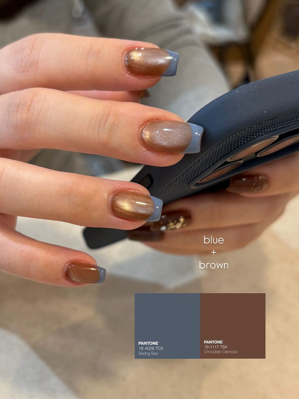 玻璃珠美甲正夯！秋冬「貓眼美甲」圖鑑，玻璃珠貓眼、愛心貓眼、亮片法式...，今年最流行摩卡棕＋霧霾藍！-11