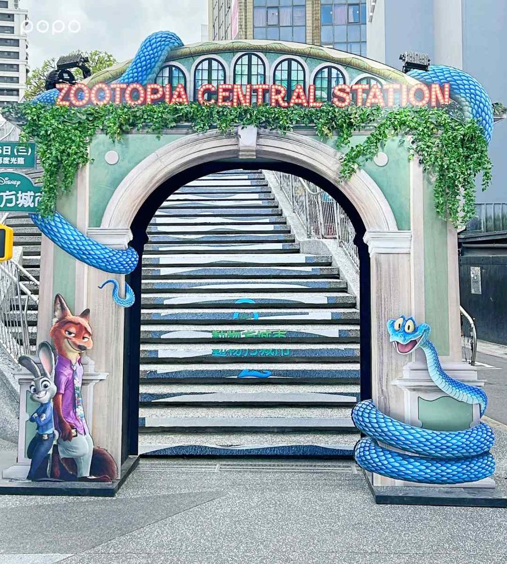 2025聖誕節必拍「動物方城市2聖誕樹」！雪白聖誕樹+狐狸紅綠燈太欠拍、新角色矮袋鼠也現身！-9