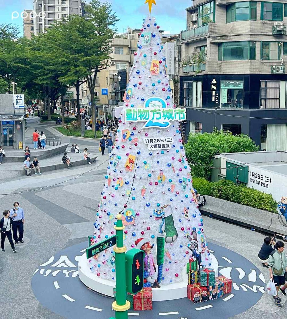 2025聖誕節必拍「動物方城市2聖誕樹」！雪白聖誕樹+狐狸紅綠燈太欠拍、新角色矮袋鼠也現身！-4