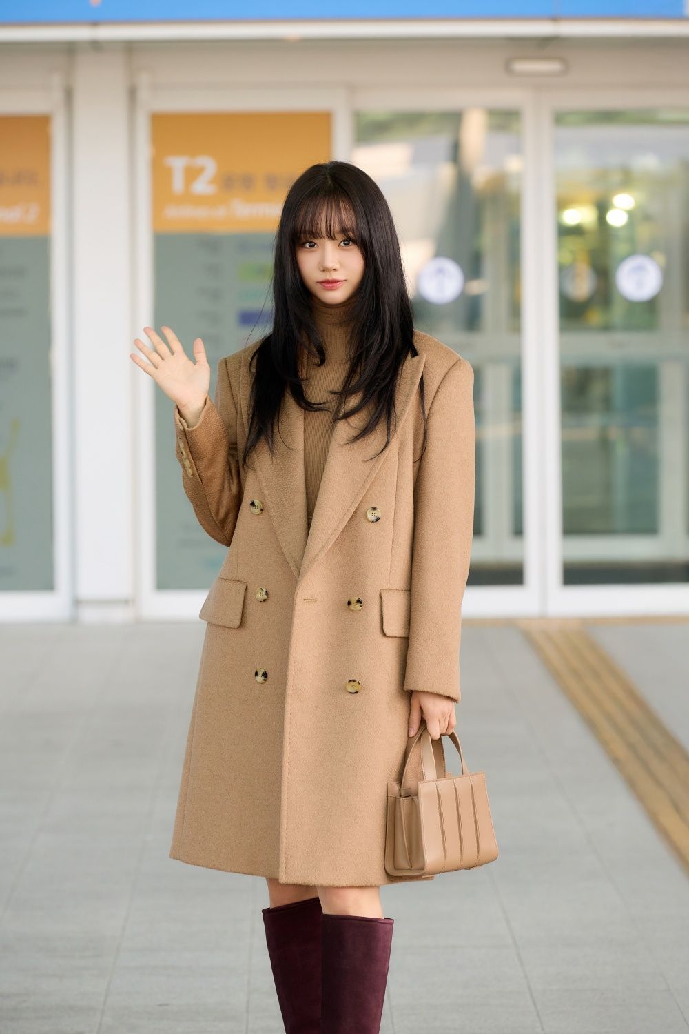 《善意的競爭》李惠利出發台灣！明天降臨Max Mara微風南山！機場造型完美駕馭經典大衣！-5