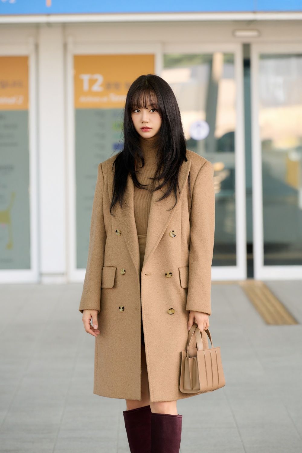 《善意的競爭》李惠利出發台灣！明天降臨Max Mara微風南山！機場造型完美駕馭經典大衣！-3