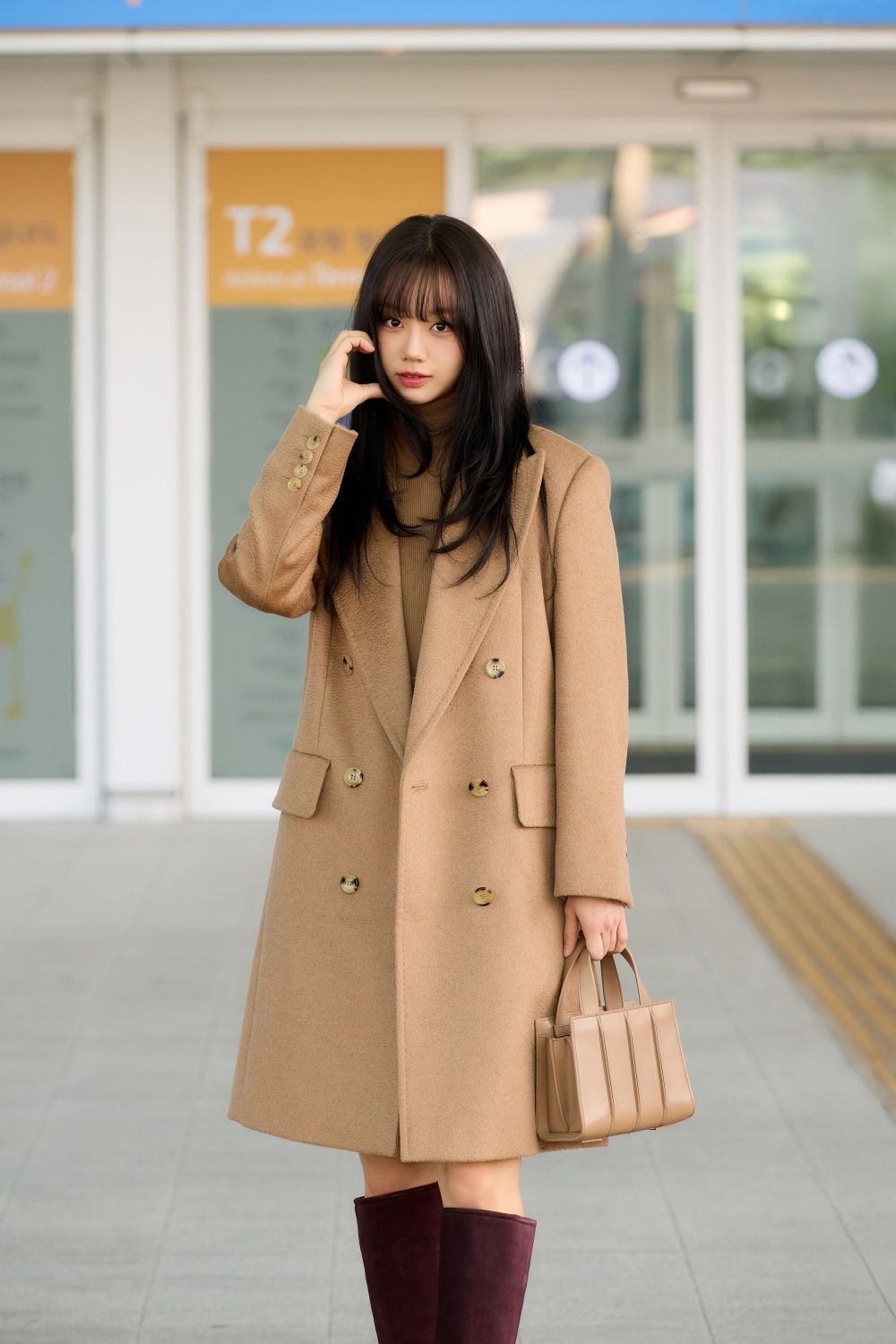 《善意的競爭》李惠利出發台灣！明天降臨Max Mara微風南山！機場造型完美駕馭經典大衣！-4