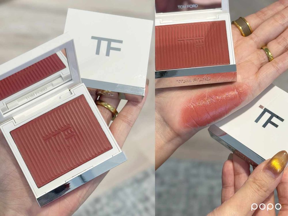 年度必擁有頂奢唇膏！TOM FORD設計師唇膏換上限量T字＋雕紋外殼，2025聖誕限定「雪白彩妝」飄仙氣！-12