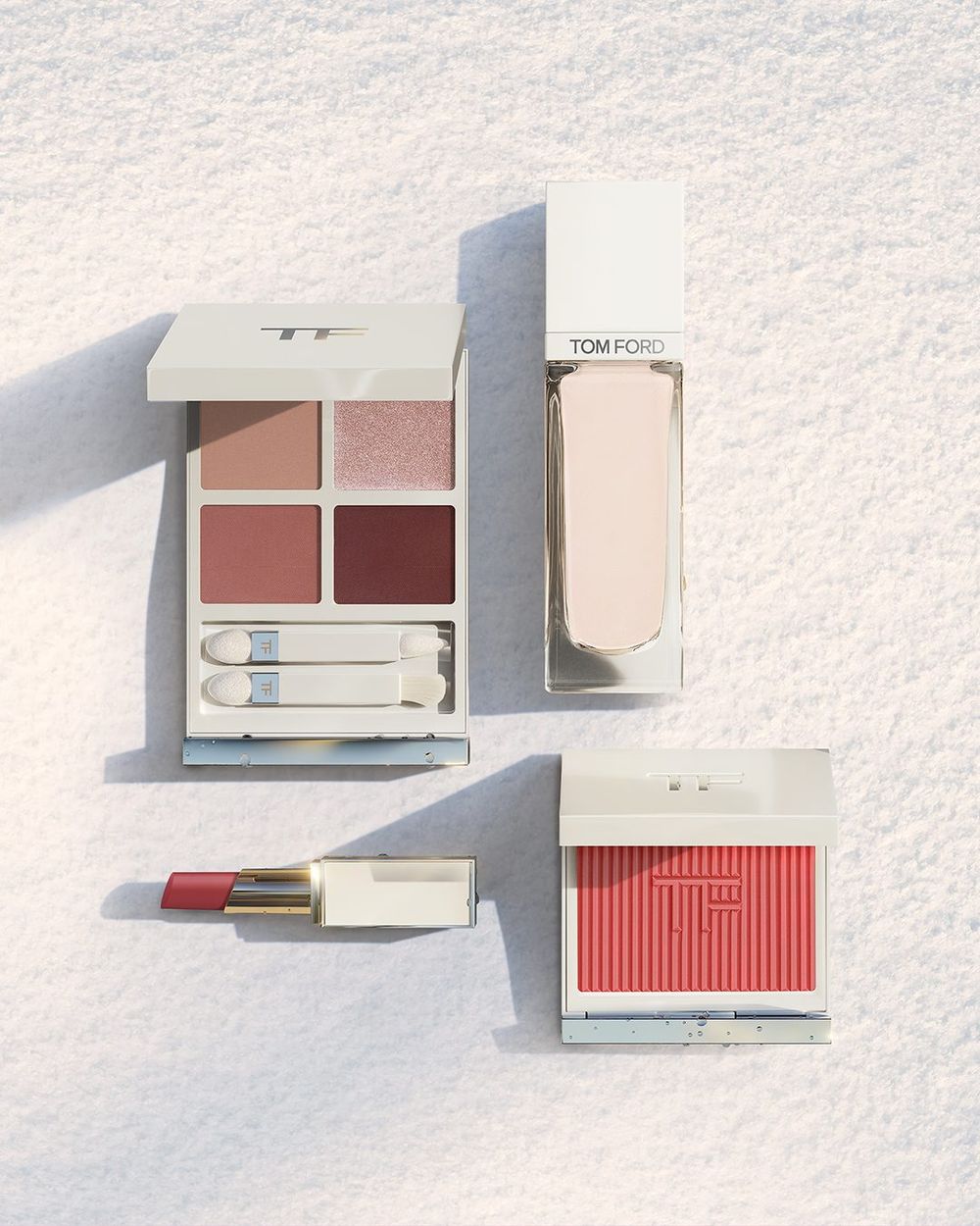 年度必擁有頂奢唇膏！TOM FORD設計師唇膏換上限量T字＋雕紋外殼，2025聖誕限定「雪白彩妝」飄仙氣！-19