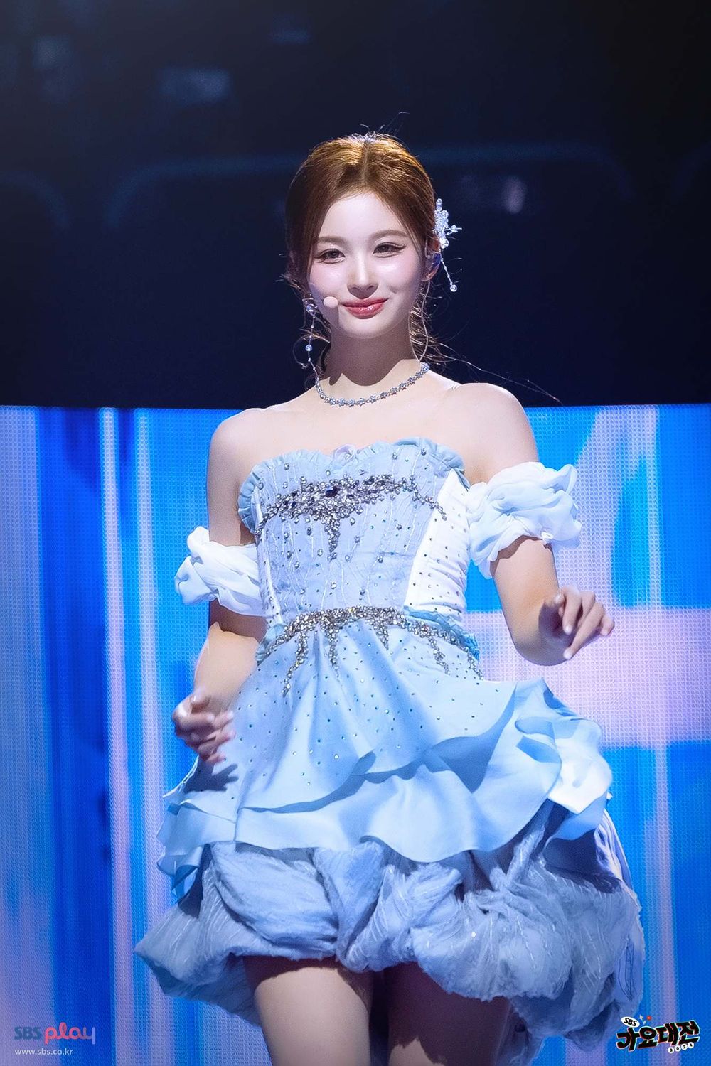 網評6位最適合「非人類」概念的KPOP女偶像！Karina美到像AI，張員瑛、Sullyoon根本精靈下凡！-8