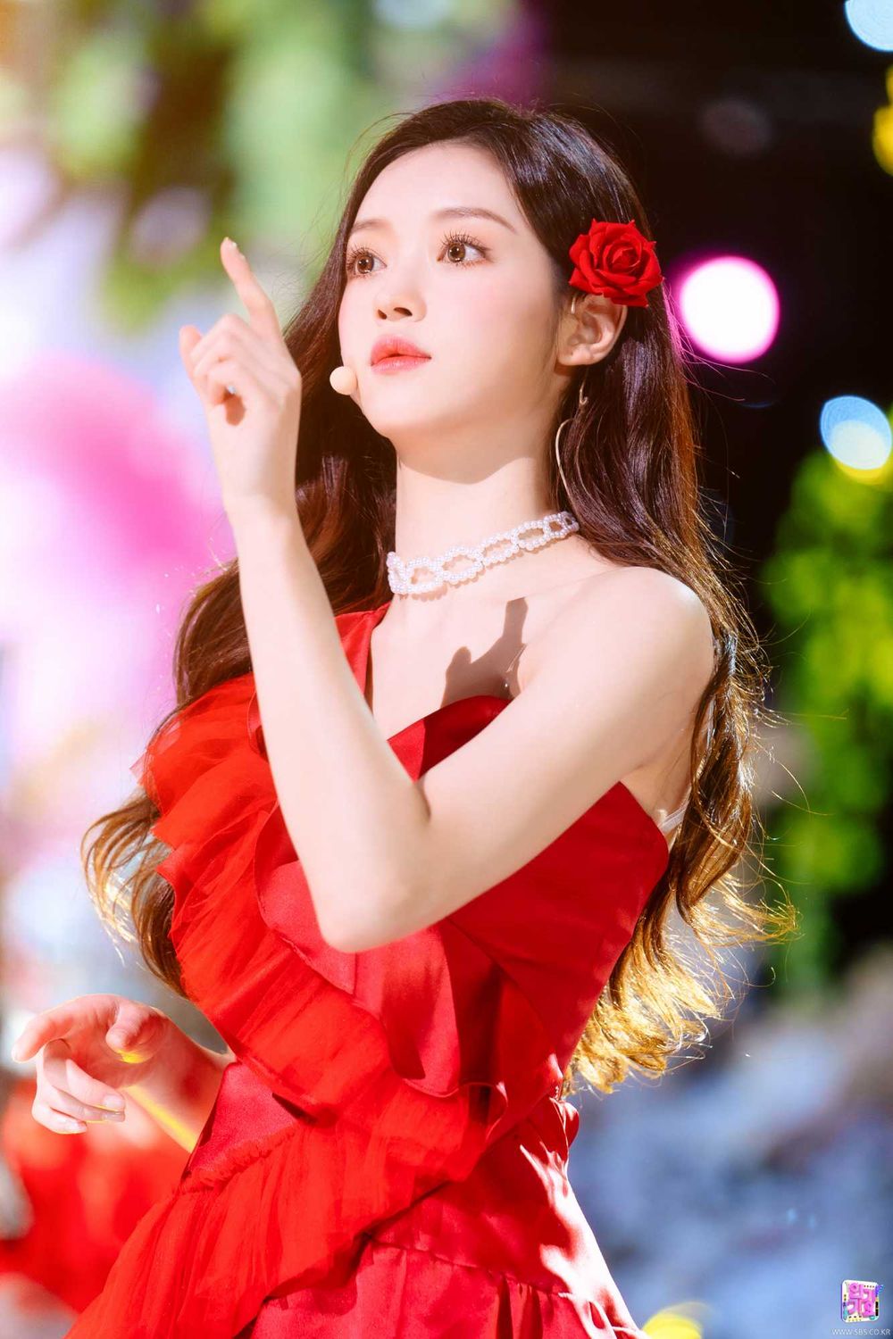 網評6位最適合「非人類」概念的KPOP女偶像！Karina美到像AI，張員瑛、Sullyoon根本精靈下凡！-13