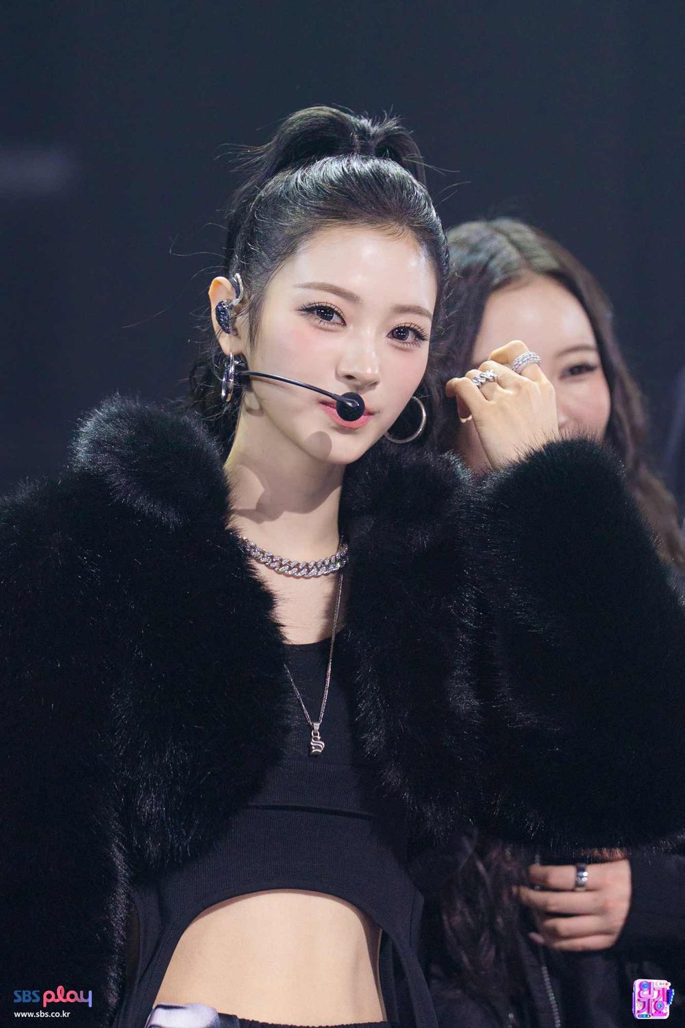 韓網熱議6位KPOP新生代濃顏系女神！寧寧古典美爆棚、Liz有娜神顏太不真實！-13