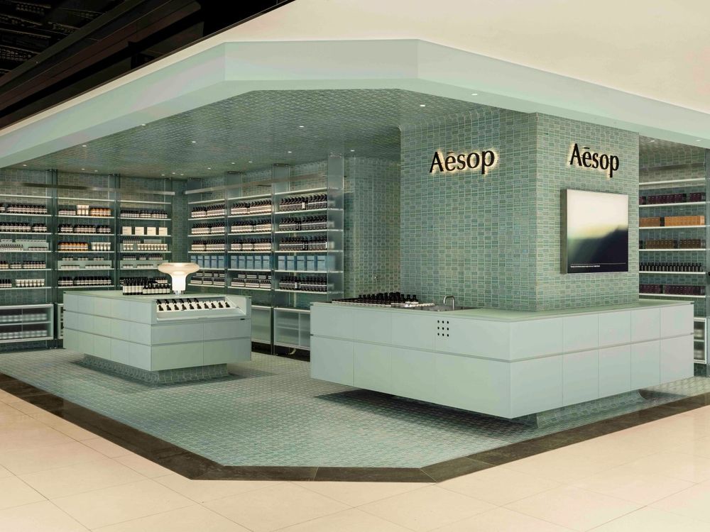 把台北的老靈魂注入店裝！Aesop遠東SOGO復興店全新概念空間，以「老花磚」打造最美沉浸式店景，儀式感散步必逛！-5