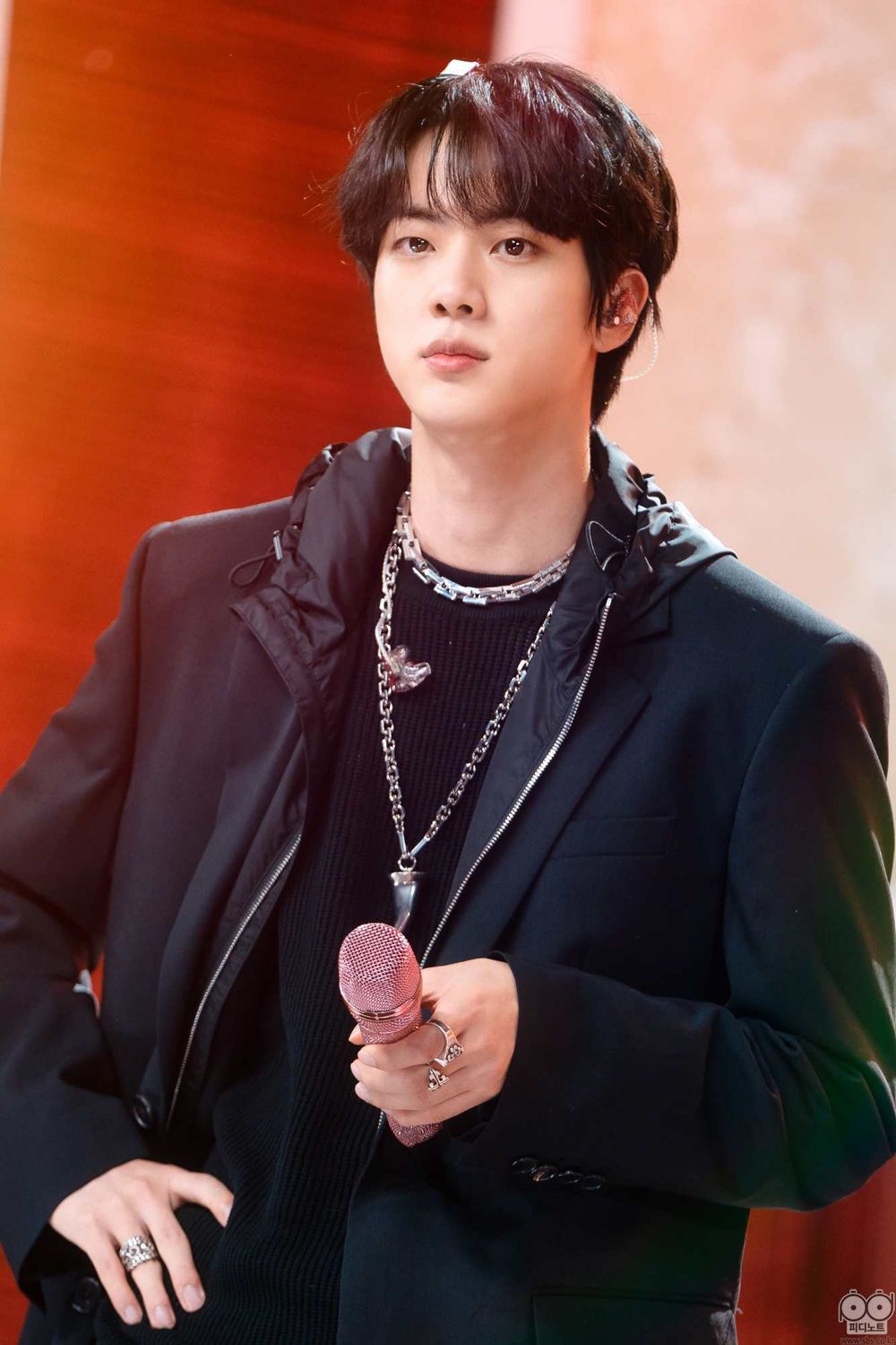 網評6位出道後實力暴風成長的KPOP男偶像！Jin、Dino全能進化，Lee Know唱功進步驚人！-5