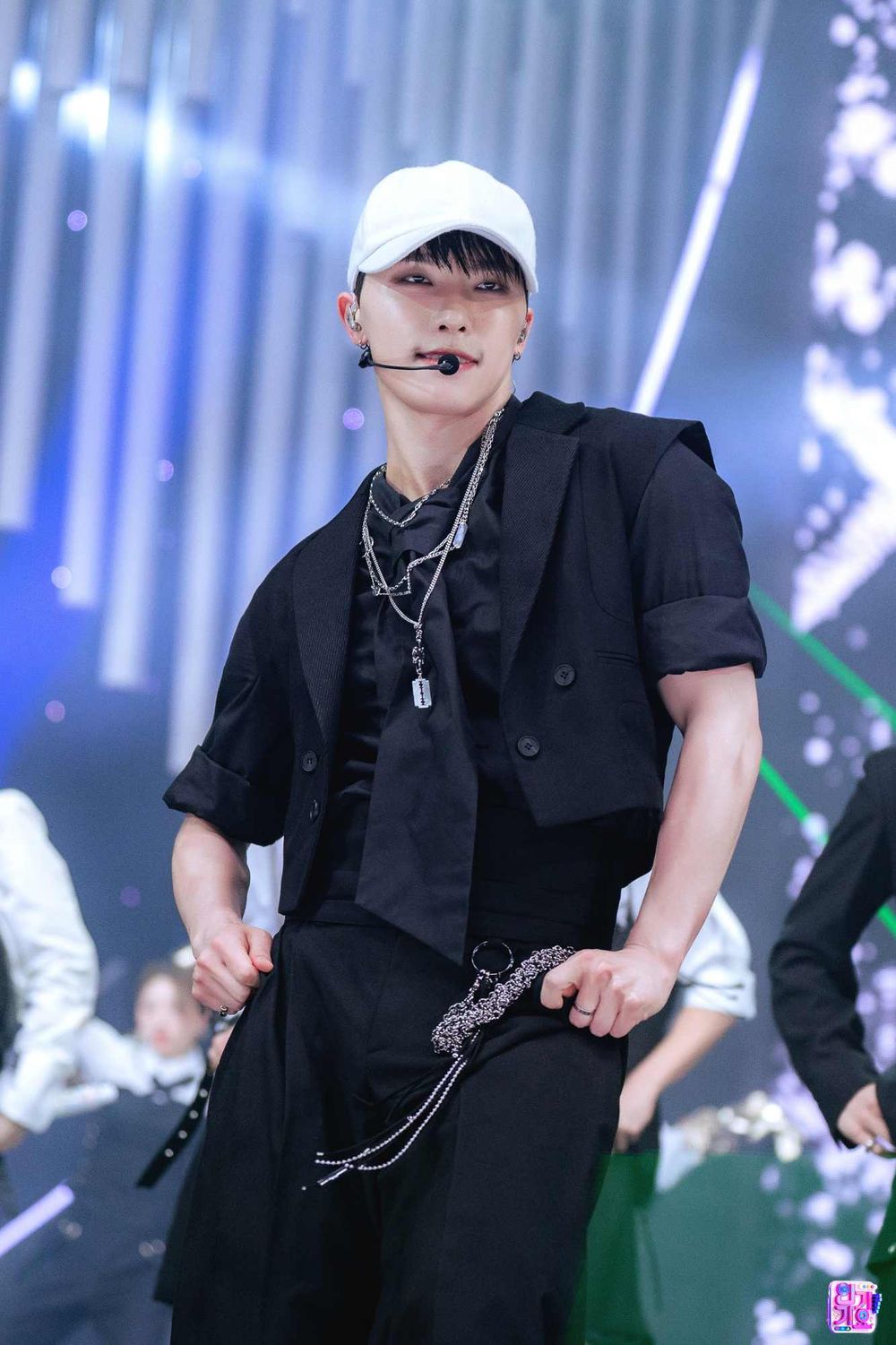 網評6位出道後實力暴風成長的KPOP男偶像！Jin、Dino全能進化，Lee Know唱功進步驚人！-7