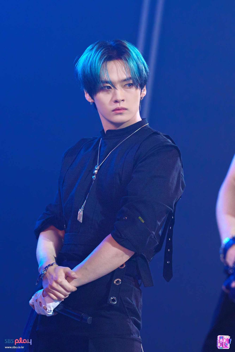 網評6位出道後實力暴風成長的KPOP男偶像！Jin、Dino全能進化，Lee Know唱功進步驚人！-8