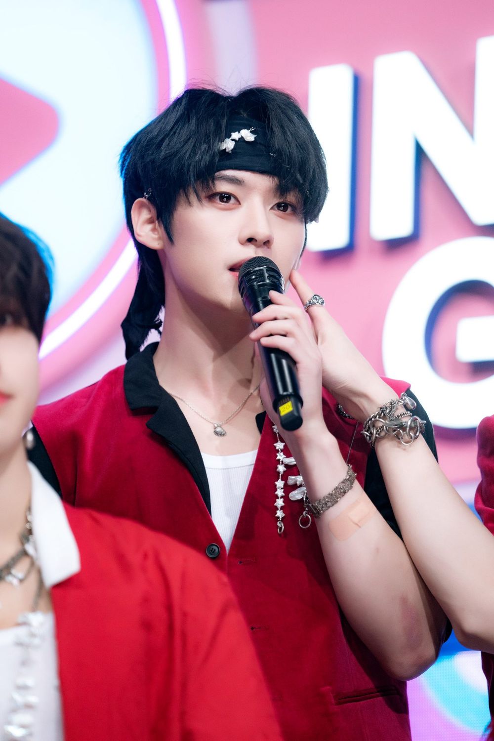 網評6位出道後實力暴風成長的KPOP男偶像！Jin、Dino全能進化，Lee Know唱功進步驚人！-9