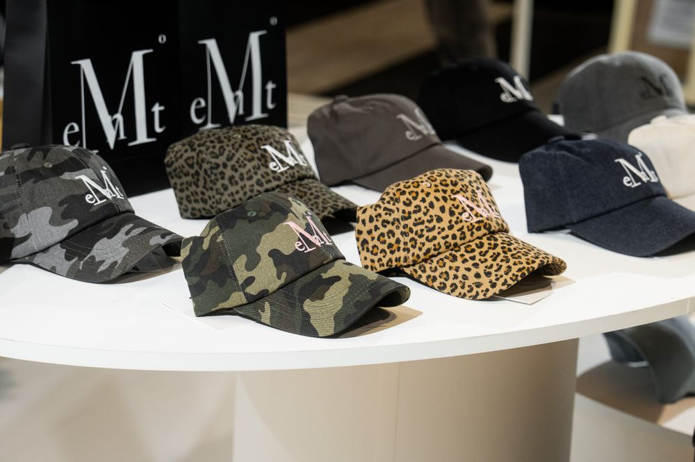 IU也超愛的寶藏韓牌「MÜCENT」來台灣了！愛豆、KOL最近都戴它們家的棒球帽！-9