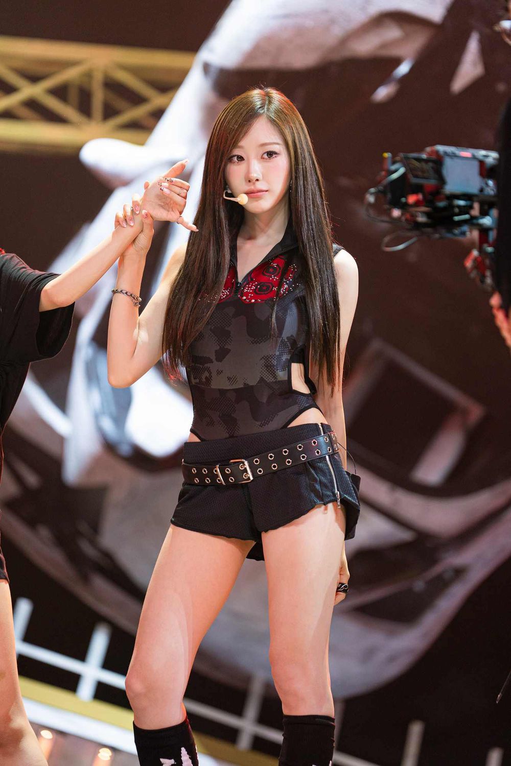 網評6位出道後實力暴風成長的KPOP女偶像！Giselle、舒華進步神速，張員瑛現場穩到不行！-5