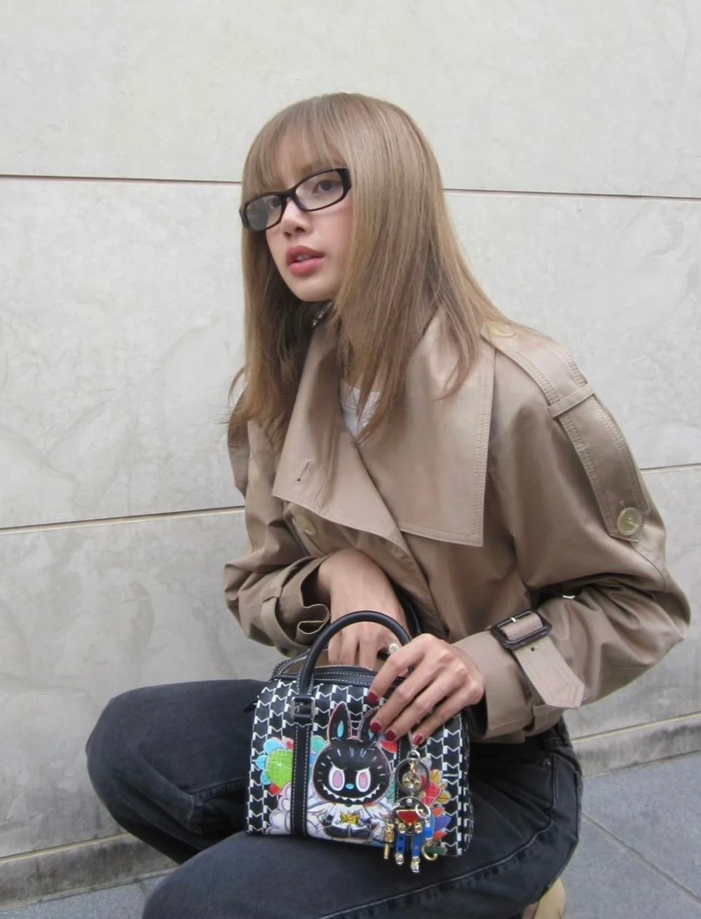 絕對發瘋！Moynat驚喜聯名Labubu！連 Lisa也淪陷搶揹「這咖」、六色吊飾必收藏！-2