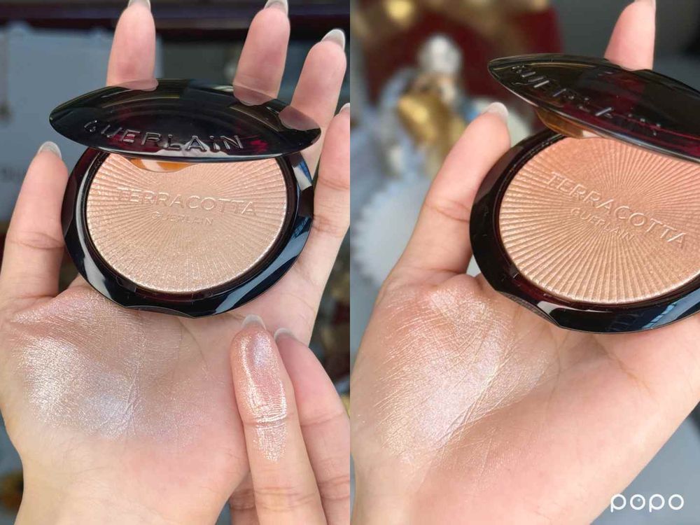 2025聖誕限定打亮推薦！肌膚之鑰、嬌蘭、MAC...，PRADA香蕉潤唇膏帶金閃、迪奧金燦藤格紋外殼太夢幻！-2