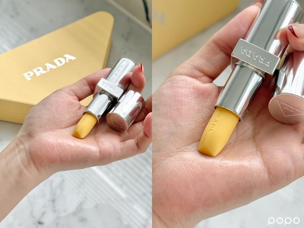 2025聖誕限定打亮推薦！肌膚之鑰、嬌蘭、MAC...，PRADA香蕉潤唇膏帶金閃、迪奧金燦藤格紋外殼太夢幻！-16