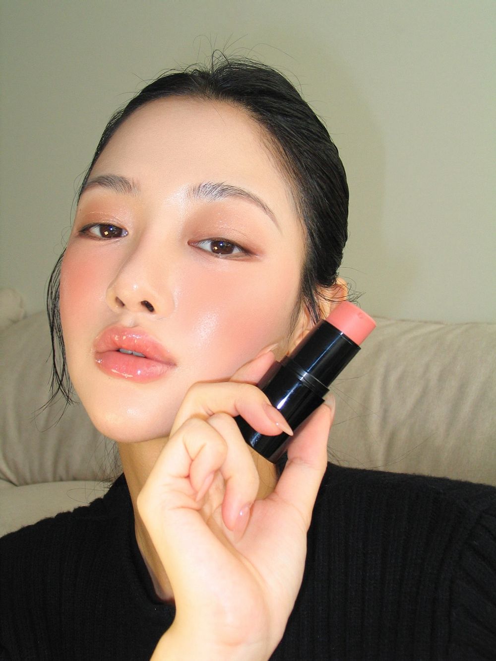 Felix也想包整套！韓網爆紅HERA聖誕彩妝，兩款質感皮革氣墊殼、品牌首支腮紅棒，人氣唇蜜加入細閃、一抹雙唇澎到爆！-11