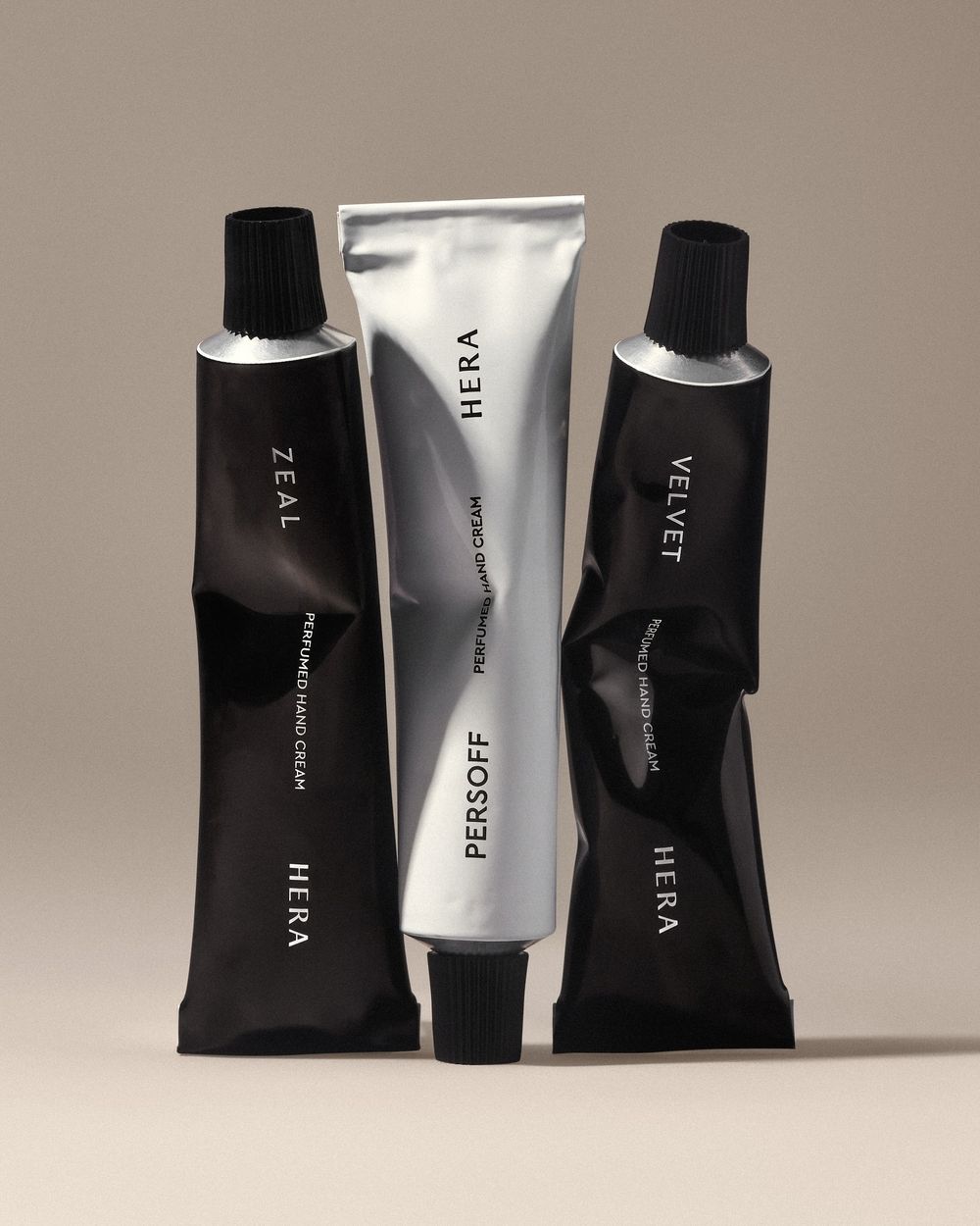 Felix也想包整套！韓網爆紅HERA聖誕彩妝，兩款質感皮革氣墊殼、品牌首支腮紅棒，人氣唇蜜加入細閃、一抹雙唇澎到爆！-16