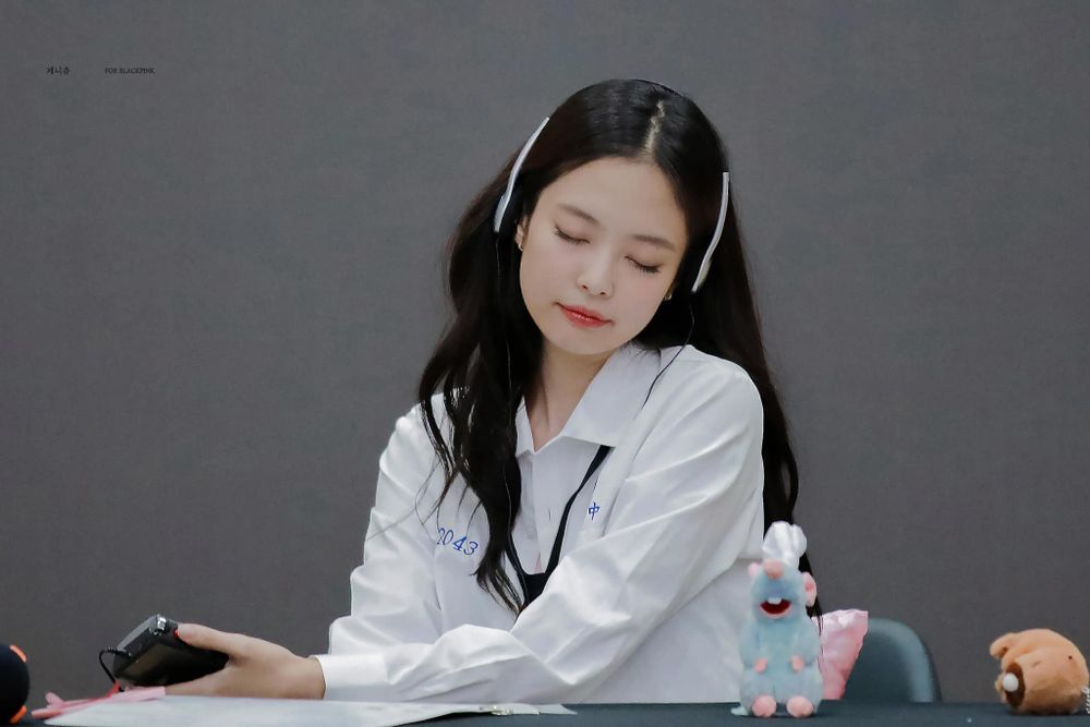 盤點7位KPOP女偶像台灣制服照！Jennie化身《想見你》女主角，Sullyoon、Winter美到上熱搜！-12