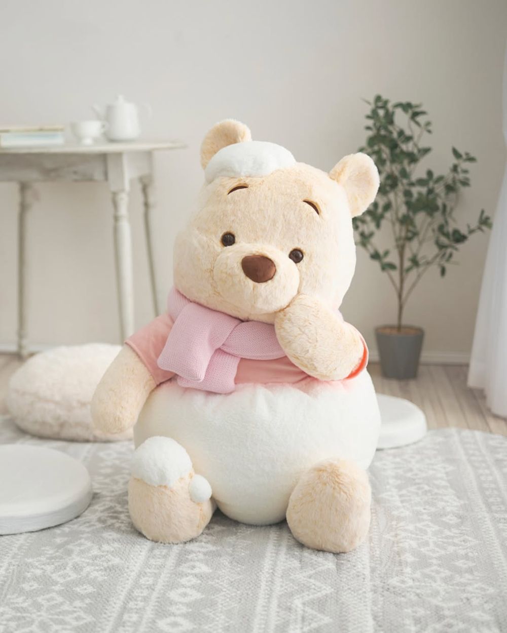 日妞社群狂討論！日本迪士尼超可愛「雪白小熊維尼玩偶、大頭維尼絨毛手套」這天開賣！-11