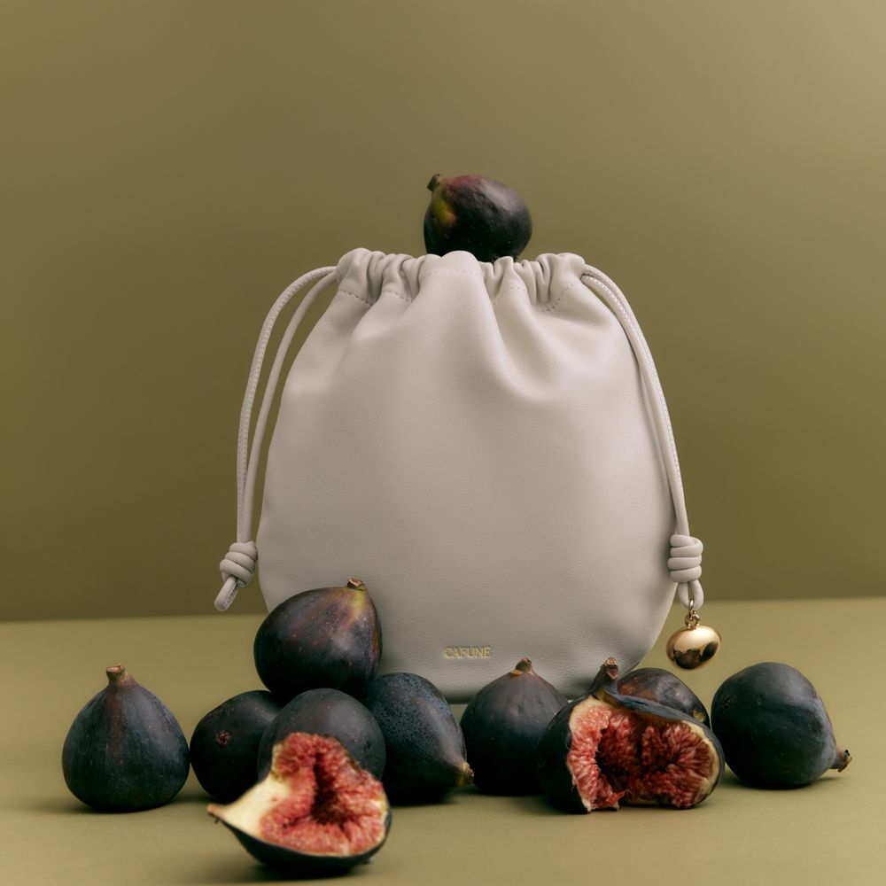 來挑聖誕禮物了！質感女孩愛牌Cafuné上新品「月牙包、護照夾」夢幻登場！快閃店還可手繪英文縮寫！-5