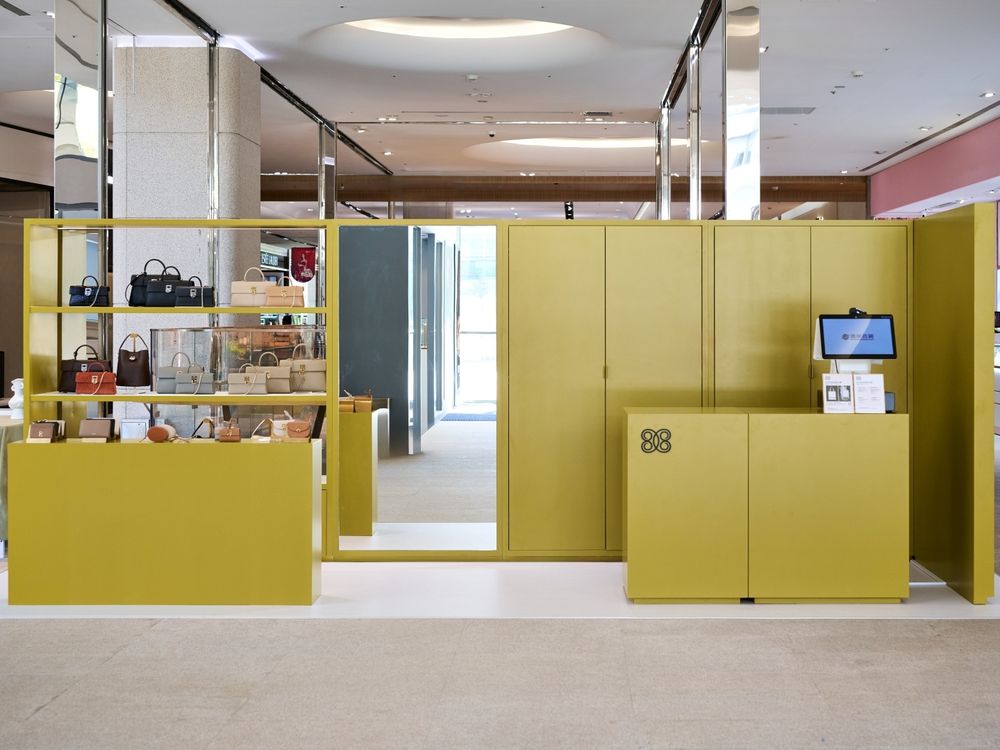 來挑聖誕禮物了！質感女孩愛牌Cafuné上新品「月牙包、護照夾」夢幻登場！快閃店還可手繪英文縮寫！-16