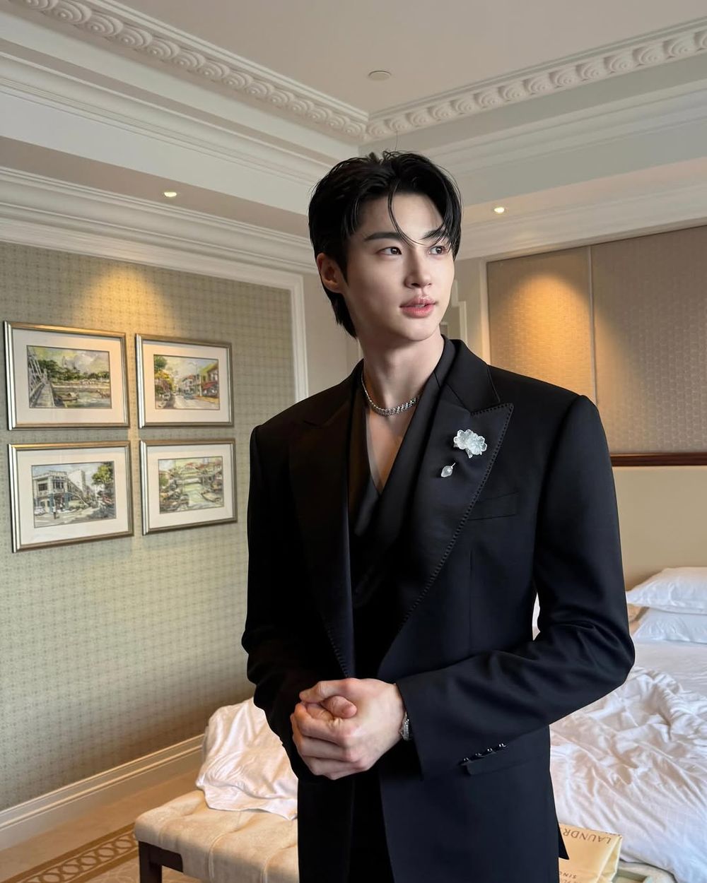 8位「人間鑽石」韓國男神代表！Felix全包LV、泰亨、邊佑錫Cartier卡地亞加持！-11