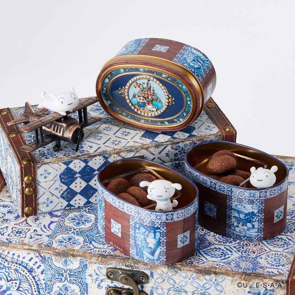 2025東京最新必買伴手禮！超Q「蠟筆小新飛機鐵盒可可餅乾+小白玩偶」日妞都在搶、只有這裡買得到！-4