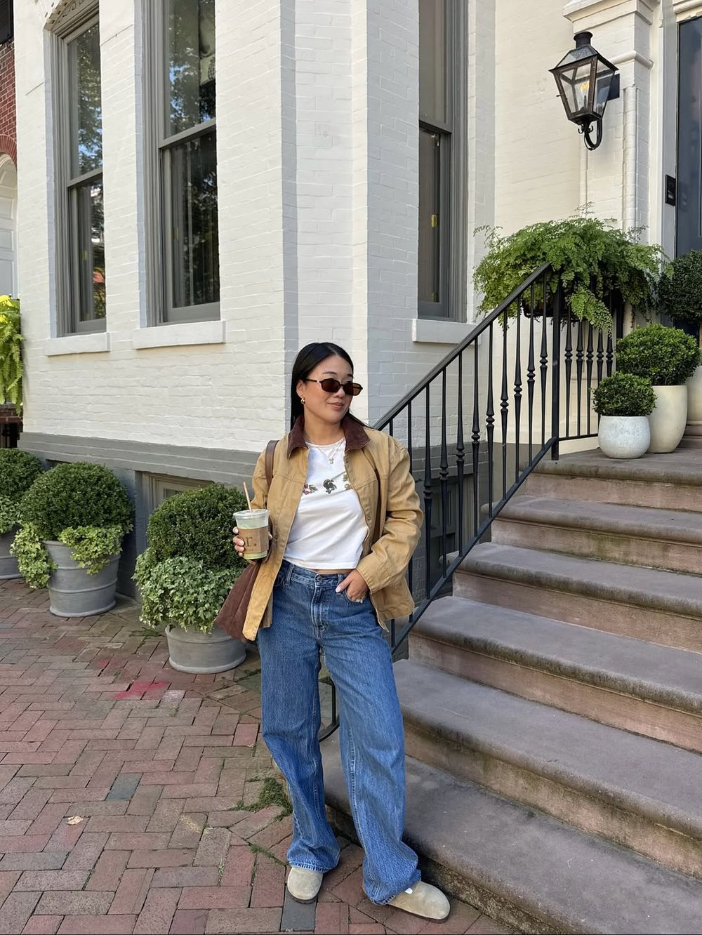 不費力也能很時髦！秋冬5招「高級版巴恩風」穿搭！長靴＋短裙是今年流行關鍵字！-5