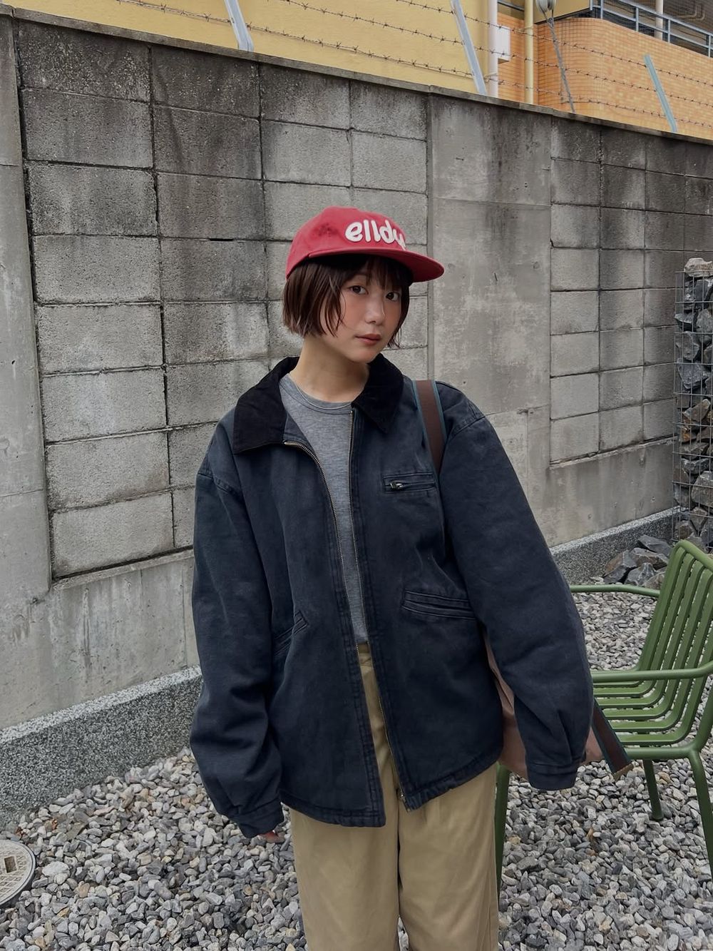 不費力也能很時髦！秋冬5招「高級版巴恩風」穿搭！長靴＋短裙是今年流行關鍵字！-9