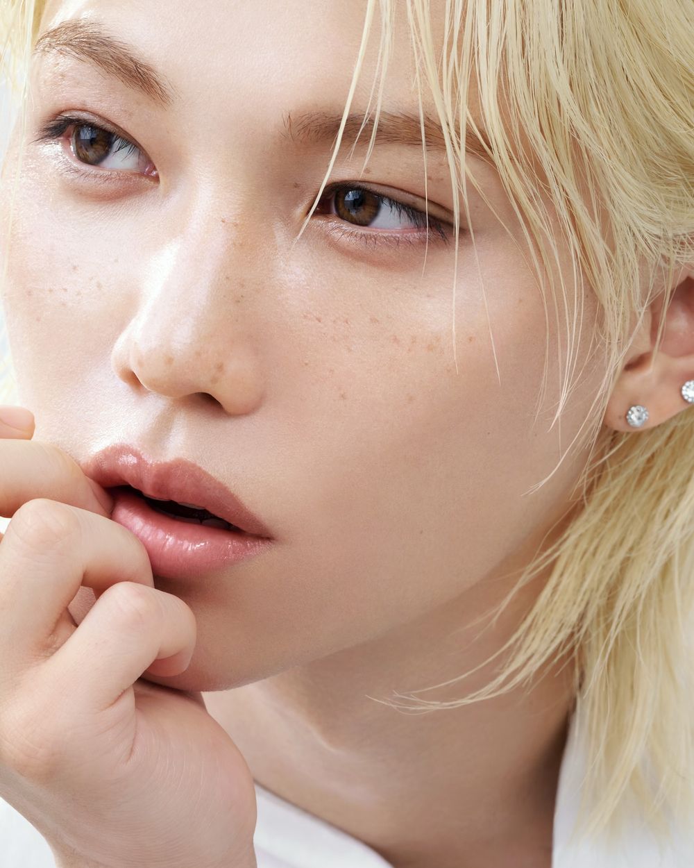 2025下半年韓星全新代言美妝盤點！邊佑錫手握PRADA雙資源、Felix華麗接棒HERA，IVE根本美妝界新寵兒！-10