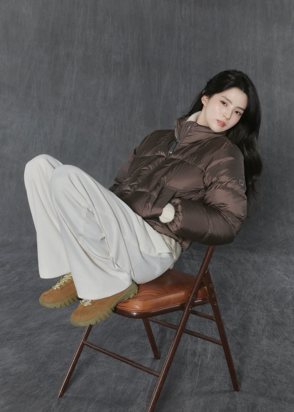 羽絨外套穿搭還是得看韓韶禧！FILA韓國爆款「低飽和羽絨外套」不臃腫又超時髦！-18