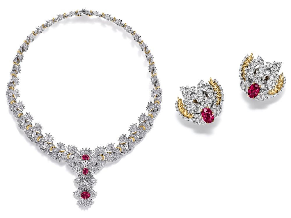  李心潔本人超美！戴近三億珠寶現身Tiffany高級珠寶展、拿麥就問：有沒有看《回魂計》！-4