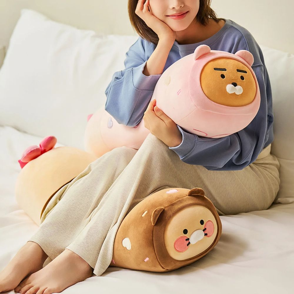 Kakao Friends跟PEPERO聯名了！「草莓巧克力棒萊恩玩偶」韓妞都在搶、巧克力春植吊飾也超欠買！-2