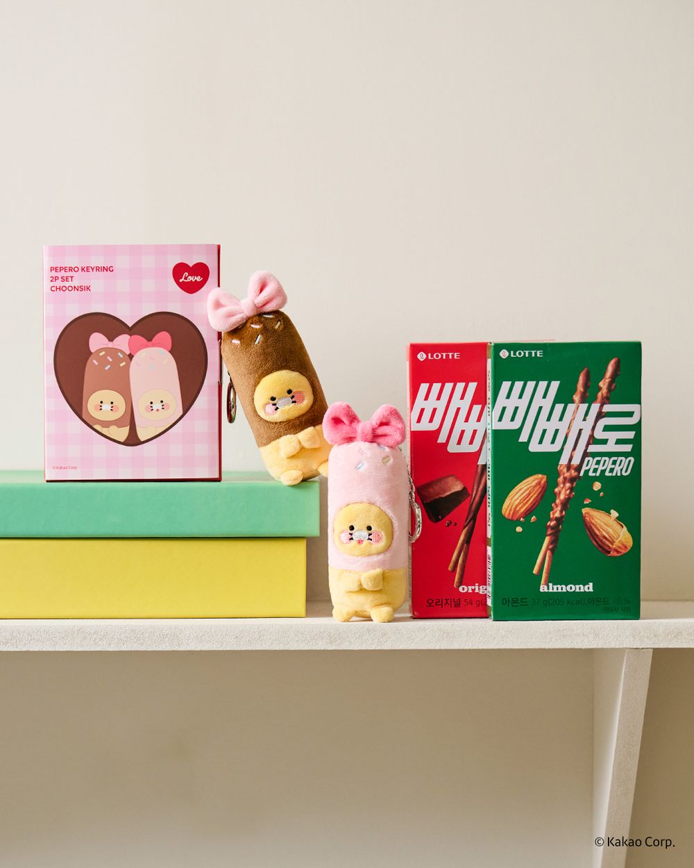 Kakao Friends跟PEPERO聯名了！「草莓巧克力棒萊恩玩偶」韓妞都在搶、巧克力春植吊飾也超欠買！-8